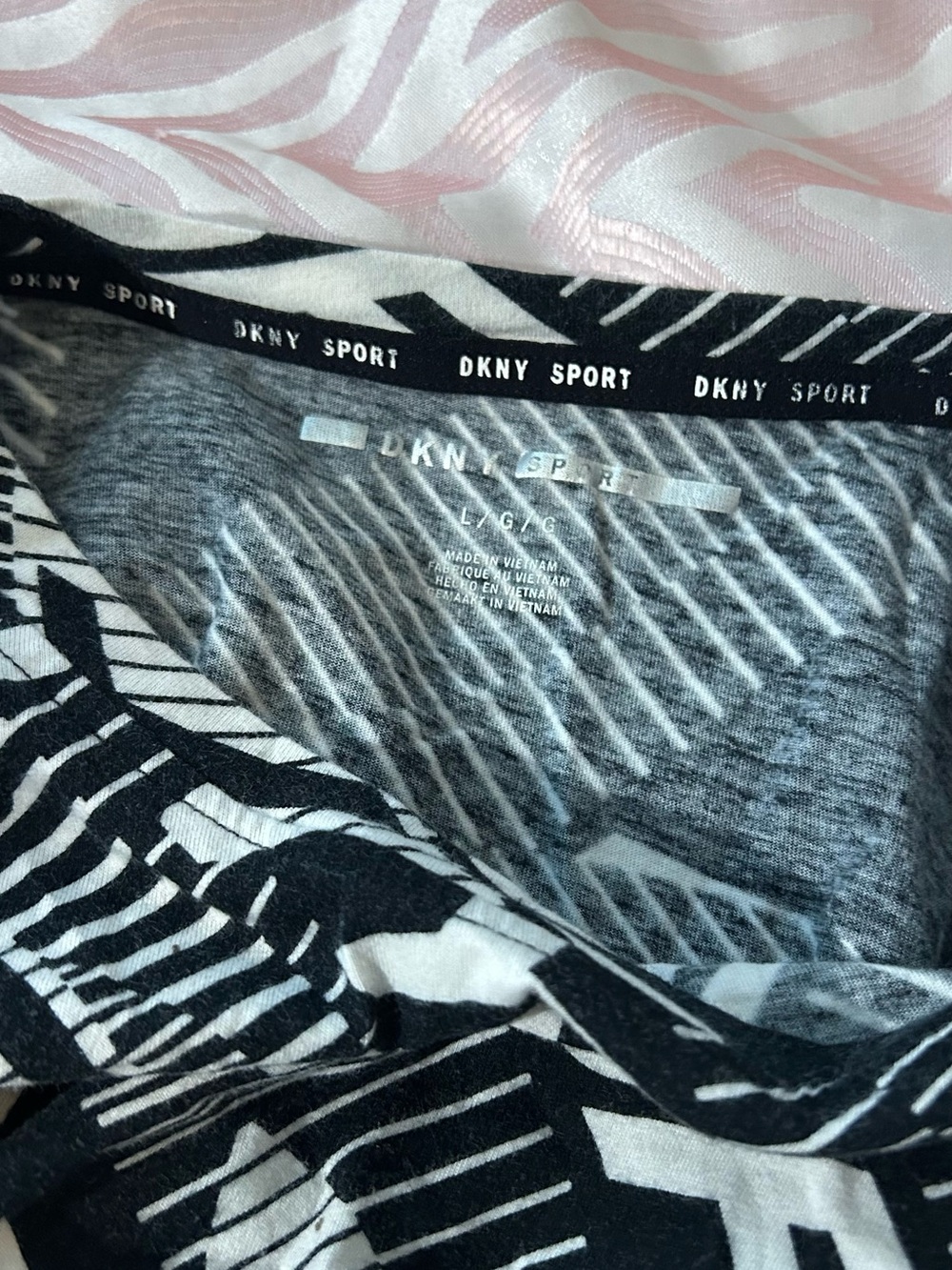 DKNY Black & White Logo Graphic Cropped Tee - Picture 2 of 3